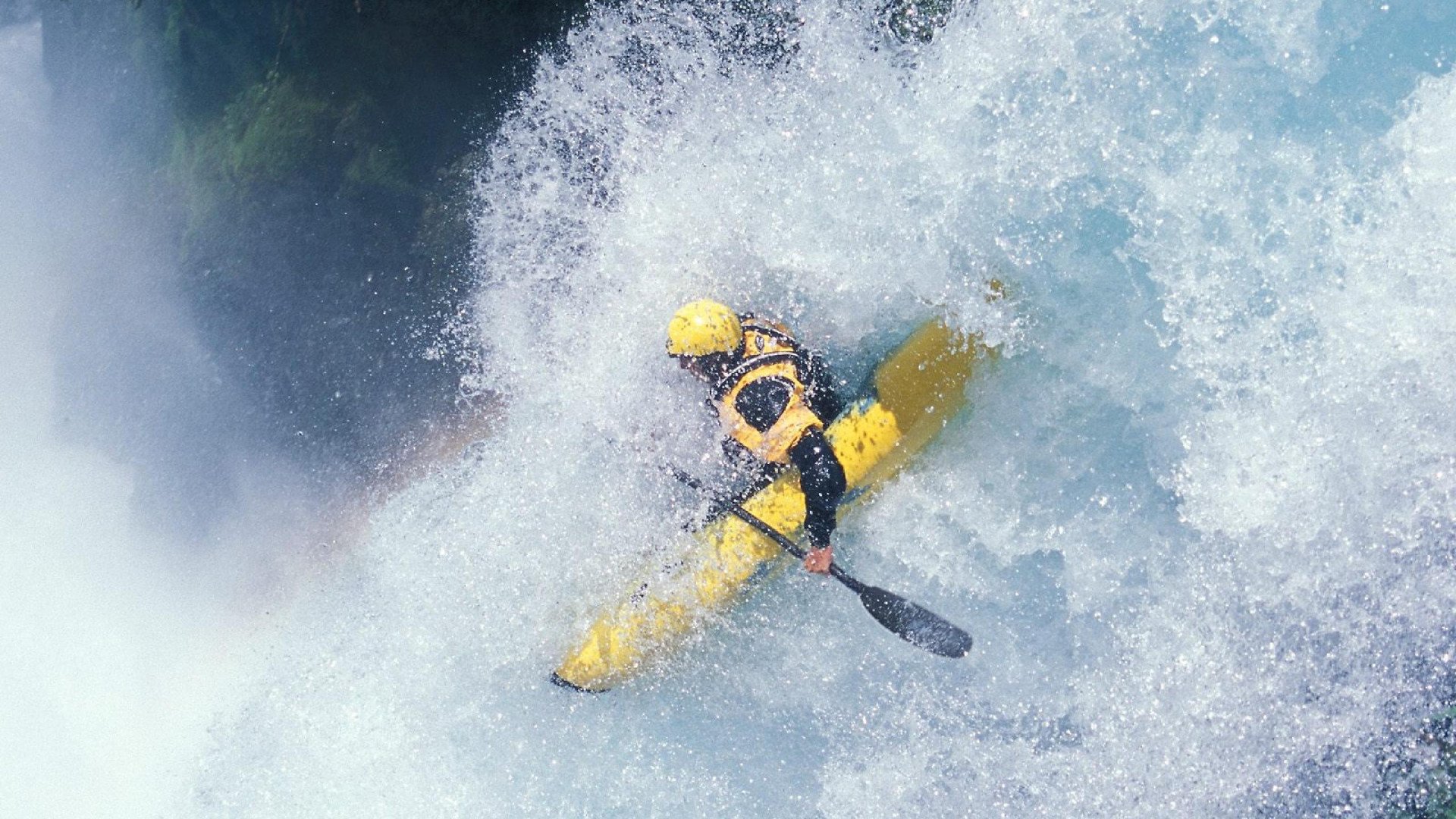 “夜幕追逐：黑夜中的极速火花”，夜幕追击破点视频