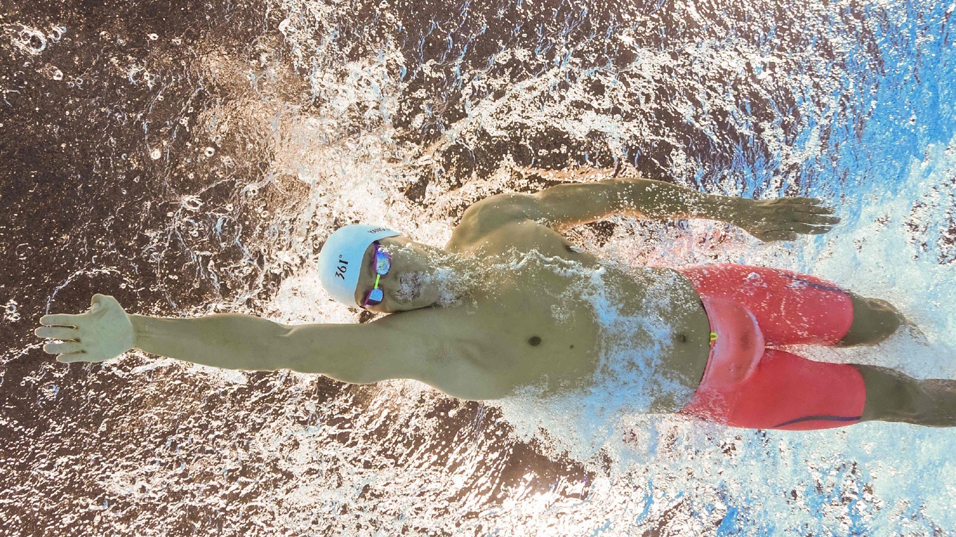 比利时队力克劲敌，稳步向前迈进，比利时队的打法